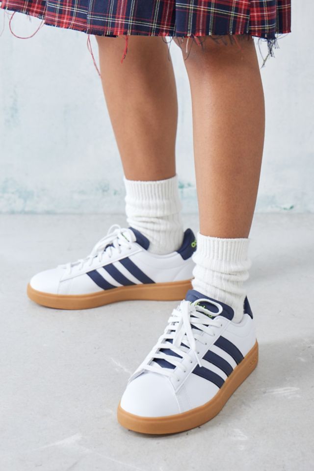 Mens adidas trainers outlet with gum sole