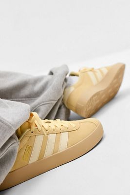 Baskets adidas Yellow VL Court Bold