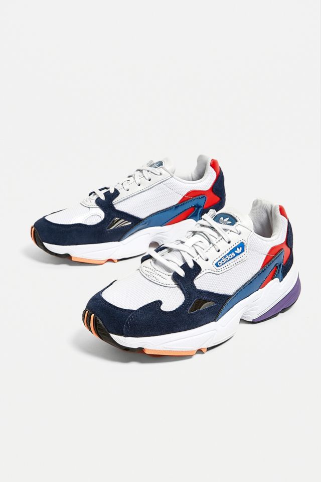 adidas Originals Baskets Falcon rouge et bleues