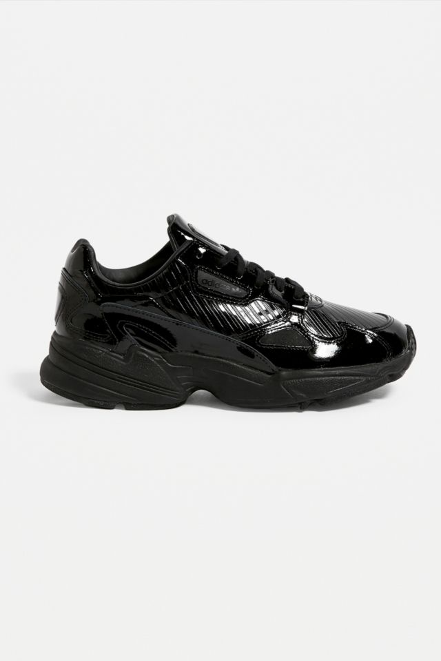 adidas Originals Sneaker Falcon Out Loud in Schwarz Urban Outfitters DE