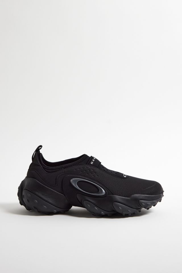 Oakley Edge Icon Black Trainers | Urban Outfitters UK