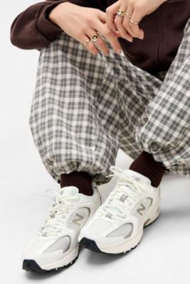 White & Grey 530 Trainers - White Shoe UK 8 at Urban Outfitters - New Balance - Modalova