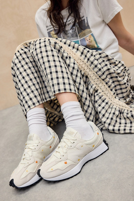 New Balance Sea Salt Daisy 327 Trainers - Cream Shoe UK 5 at Urban Outfitters