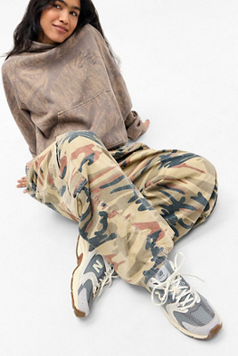 New Balance Beige & Grey 530 Trainers - Beige Shoe UK 5 at Urban Outfitters