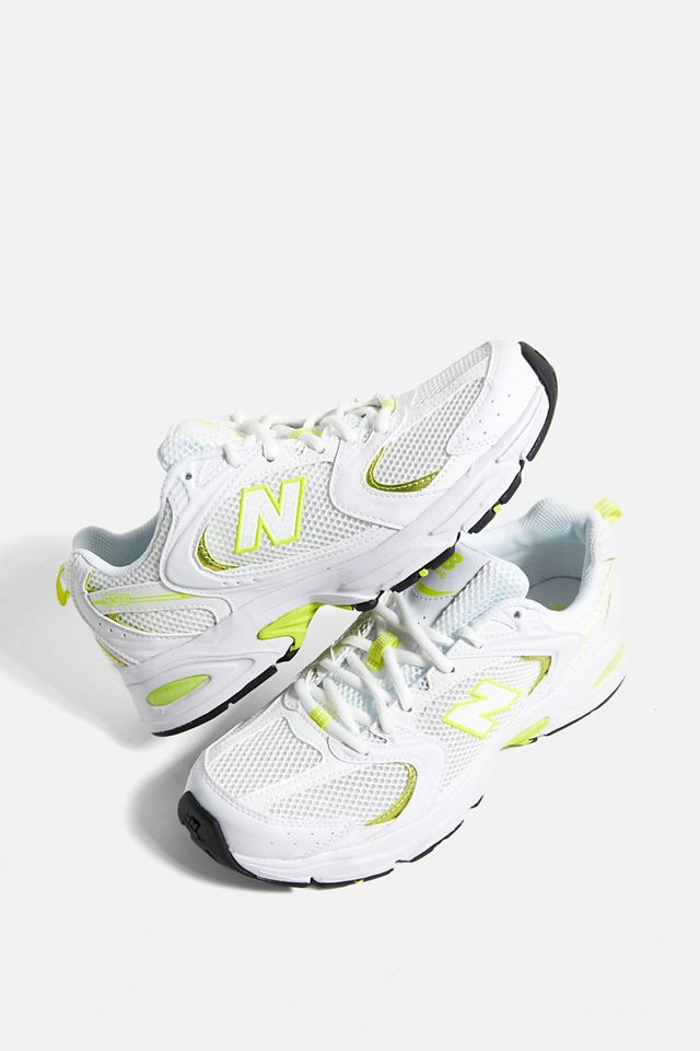 New Balance 530 zapatillas blancas y lima Urban Outfitters ES