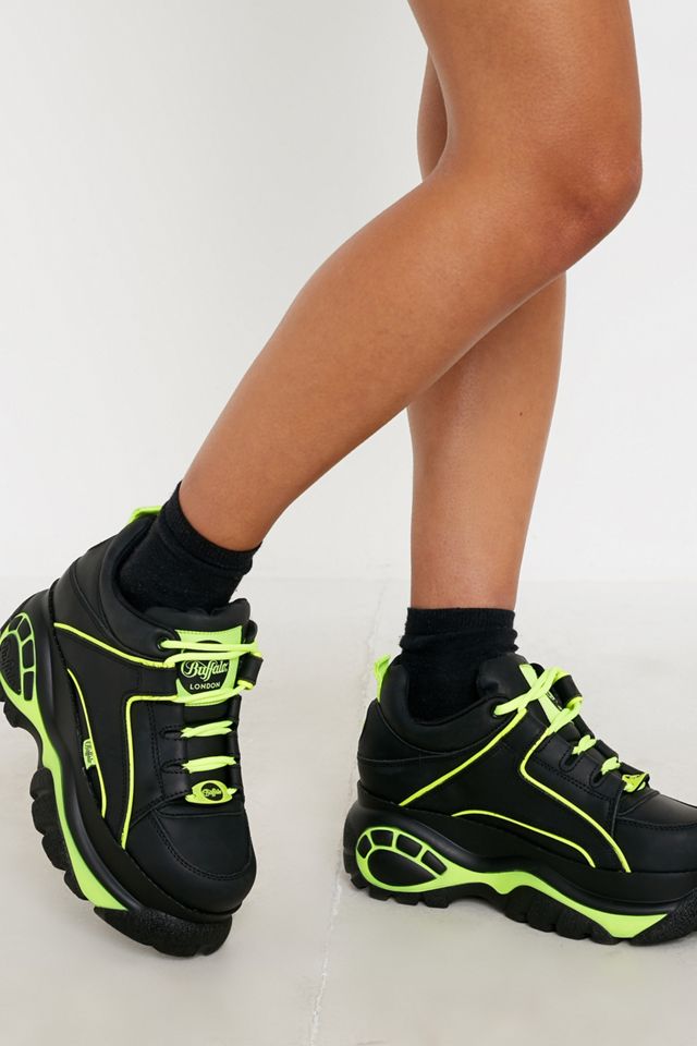 Buffalo –  Rustikale Leder-Sneaker mit Plateau-Sohle und Neon-Zierstreifen #5