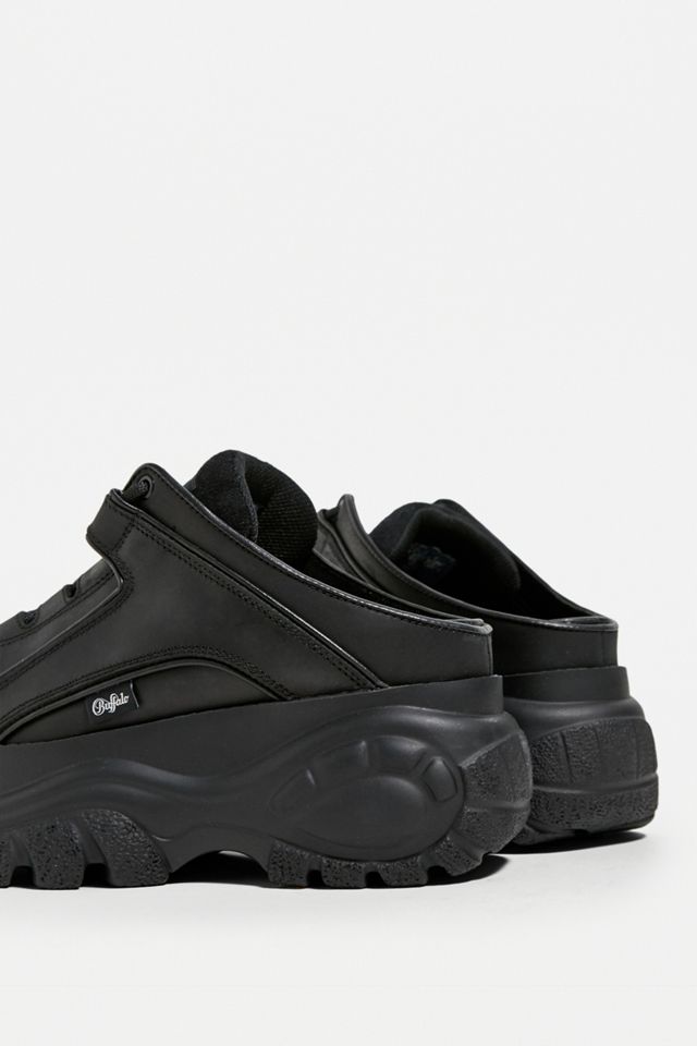 Buffalo – Klassischer Sneaker in Schwarz in Pantoletten-Optik  #1