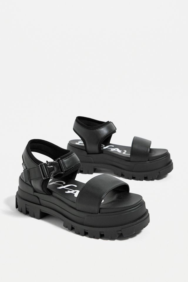 可愛い☆【Buffalo London】JoJo Platform Sandals 関/送込み Buffalo Black JoJo Sandals | Urban Outfitters UK