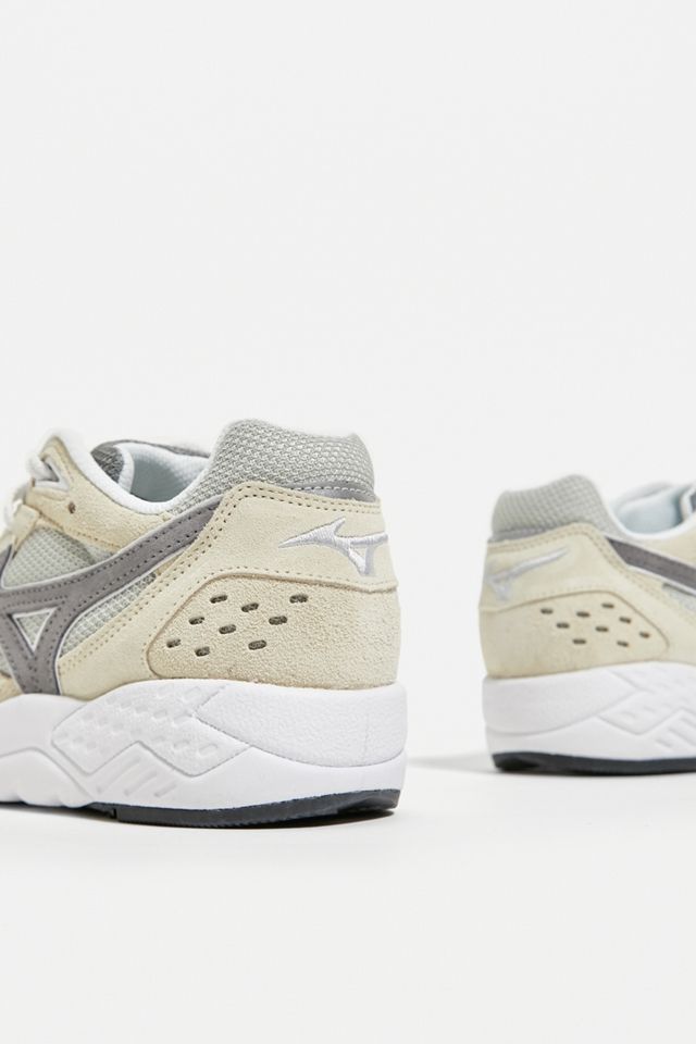 Mizuno Grey Contender Retro Runner Trainers | Urban Outfitters UK