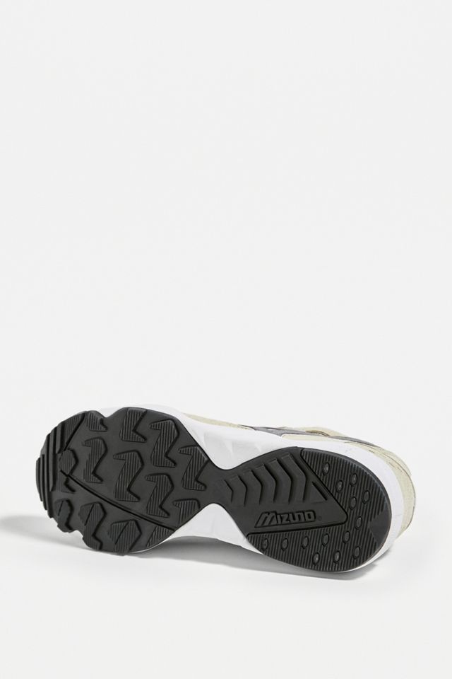 Mizuno Grey Contender Retro Runner Trainers | Urban Outfitters UK