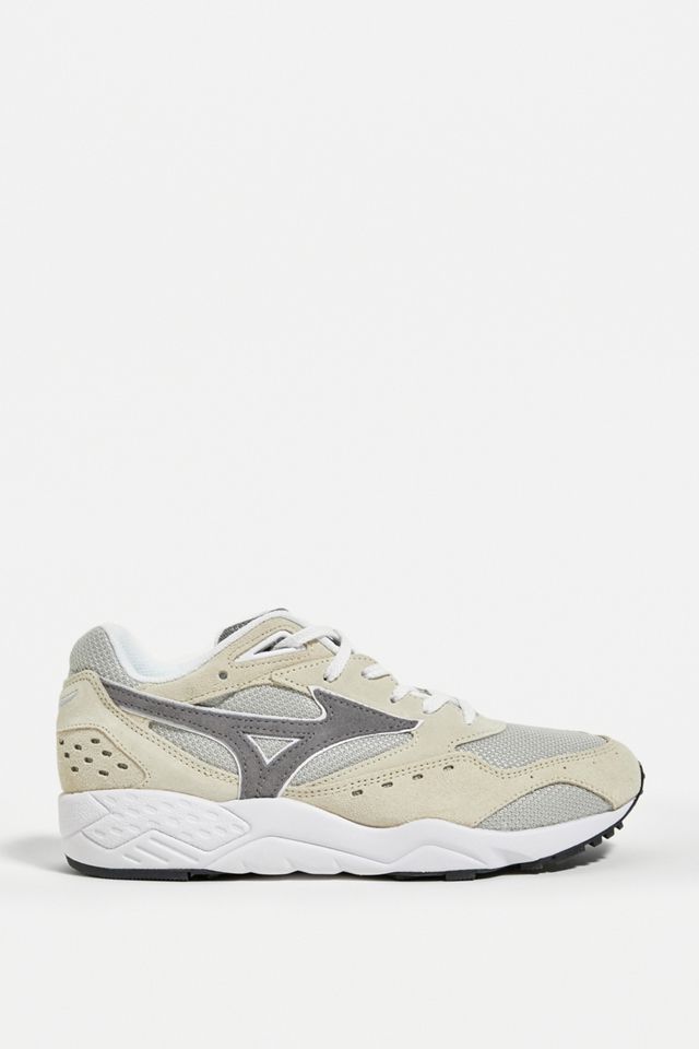 Mizuno Grey Contender Retro Runner Trainers | Urban Outfitters UK