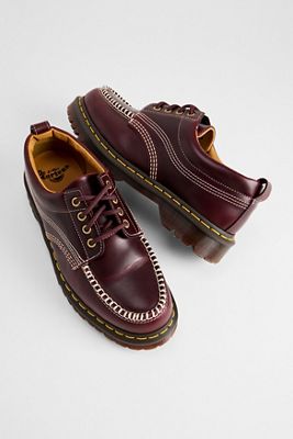 Chaussures en cuir Lowell à 4 œillets rouge cerise Dr. Martens