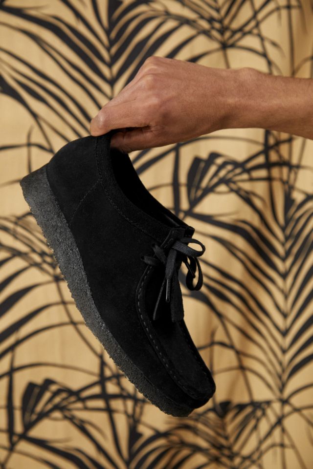 Black suede hot sale wallabee clarks