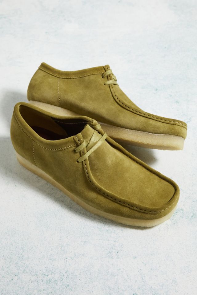 Clarks Originals Wallabee Mid Green Suede Shoes | Urban Outfitters UK