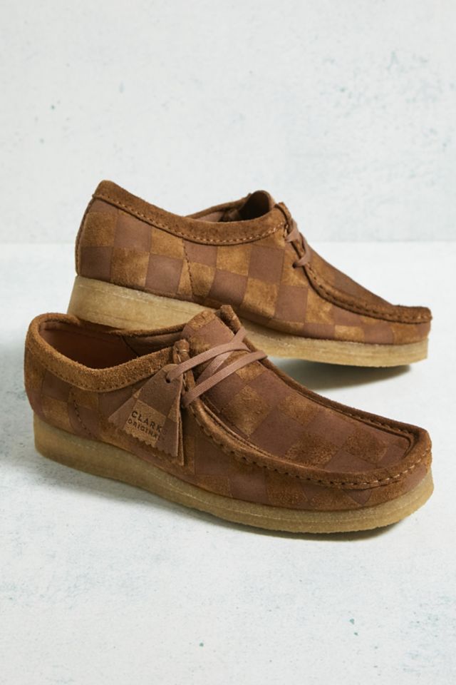 Brown suede hot sale clarks wallabees