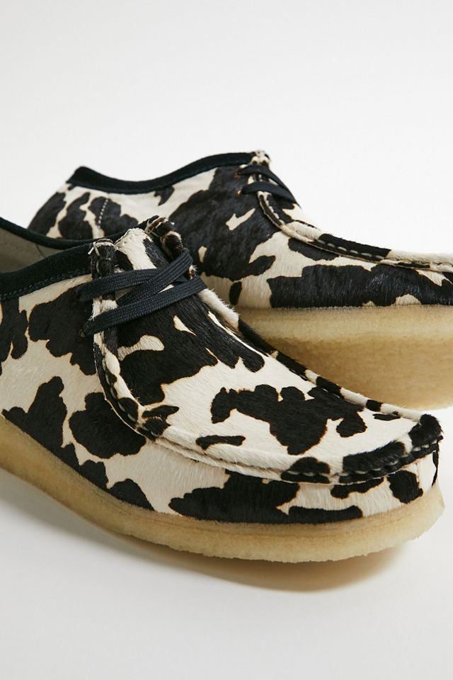 靴 071161 CLARKS Wallabee COW PRINT HALRON Amazon.com | Clarks ORIGINALS Women Wallabee OXFRD Cow Print