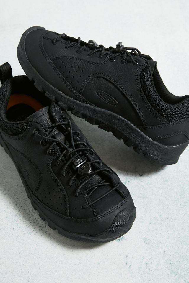 Keen store black shoes