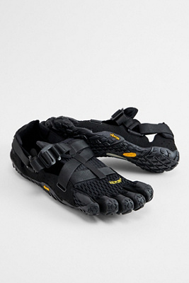 Zapatos Vibram Black FiveFingers Breezandal | Urban Outfitters ES