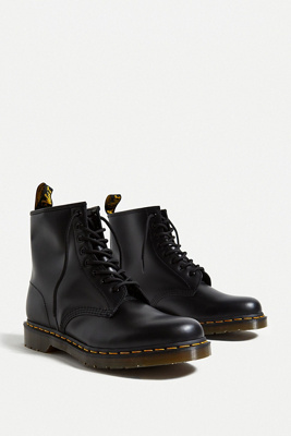 Bottes à œillets Martens 1460 Smooth Urban Outfitters FR - Main Image