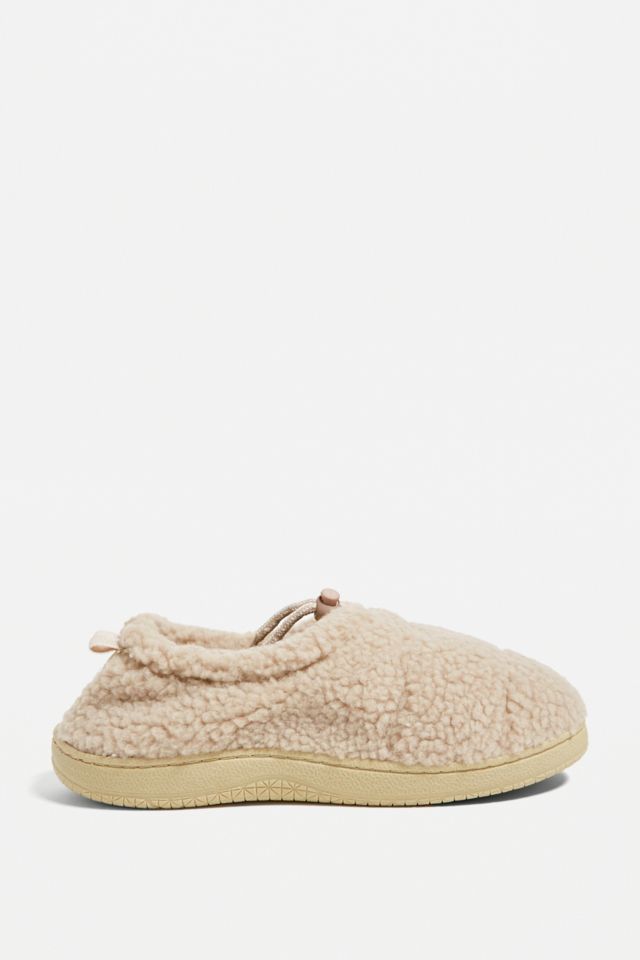 Urban outfitters best sale sherpa slippers