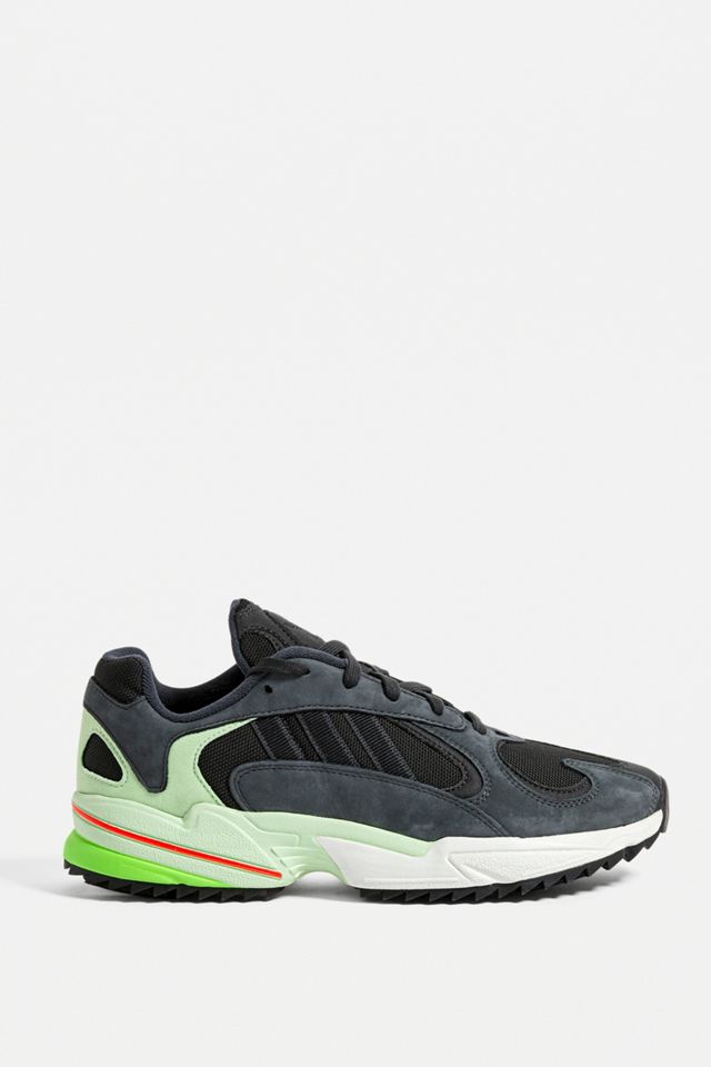 Scarpe da ginnastica adidas Yung-1 Carbon Urban Outfitters IT