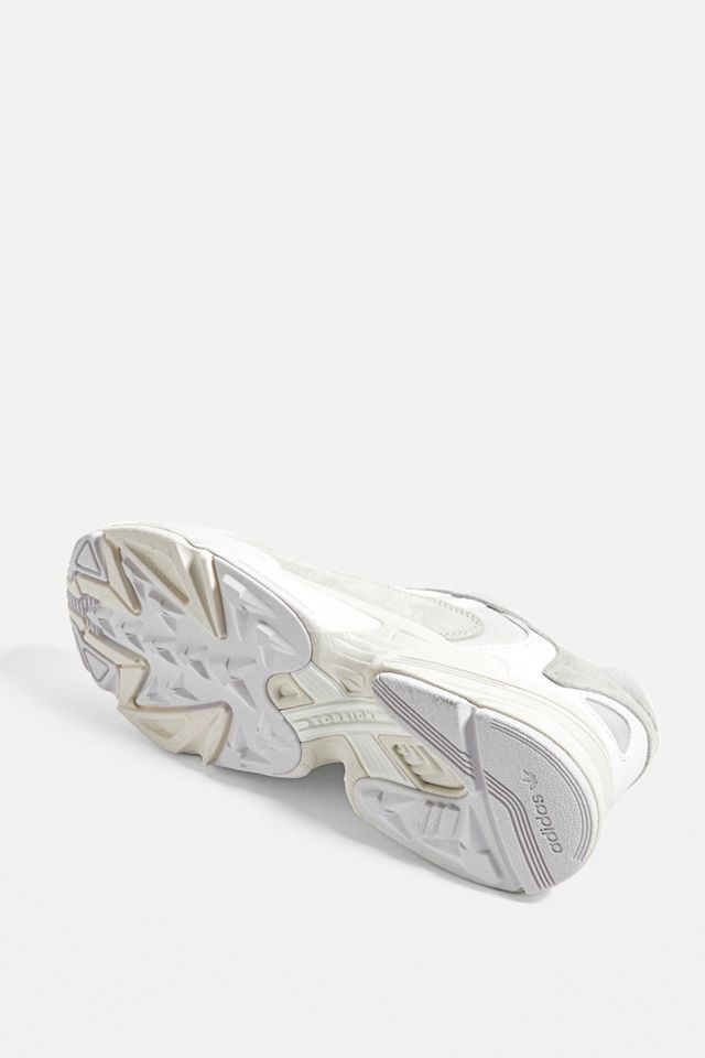 Scarpe da ginnastica adidas Yung-1 Bianche Urban Outfitters IT