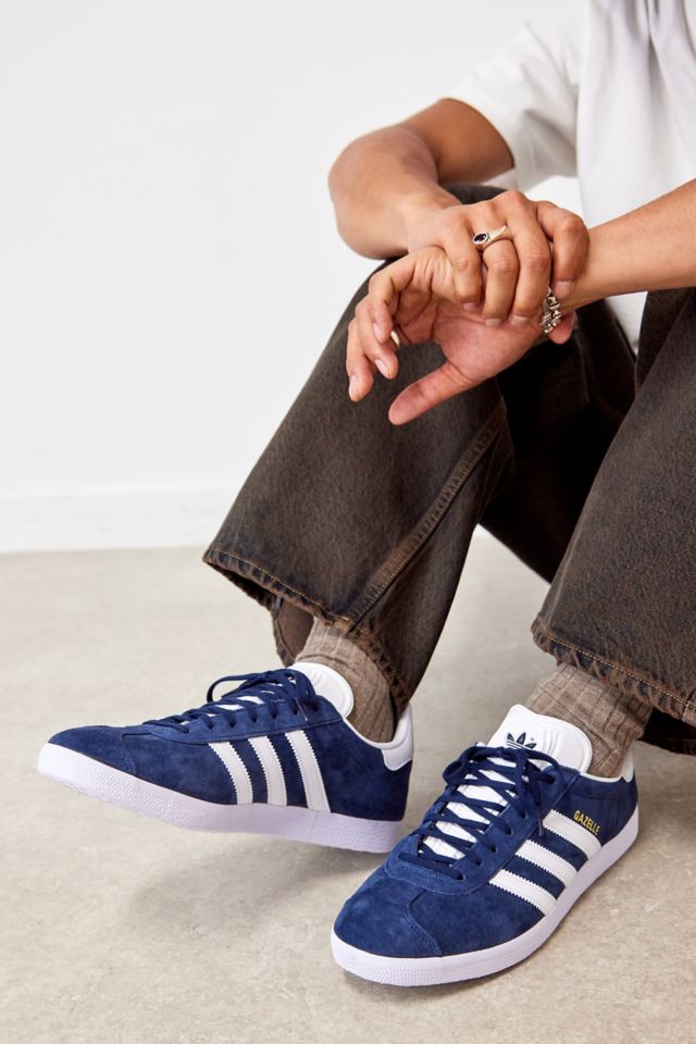 Adidas gazelle navy outlet on feet