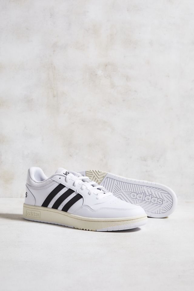 Adidas white hot sale retro trainers