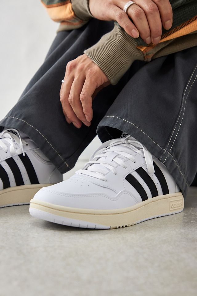 adidas – Niedrig geschnittene Sneaker „Hoops 3.0" in Weiß und Schwarz #1
