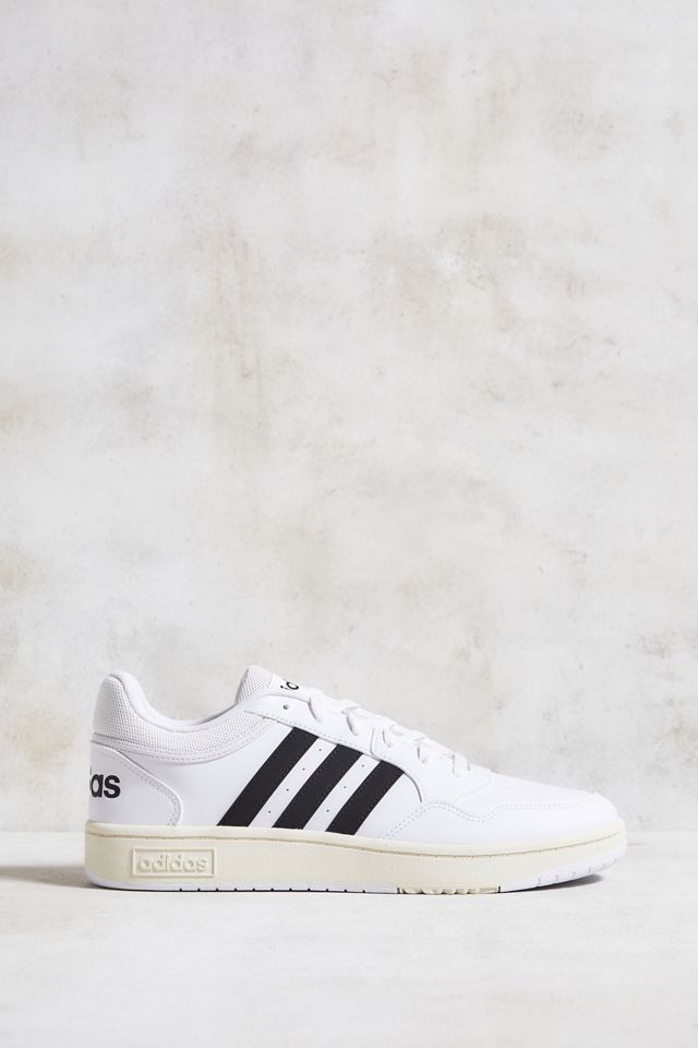 adidas – Niedrig geschnittene Sneaker „Hoops 3.0" in Weiß und Schwarz #3