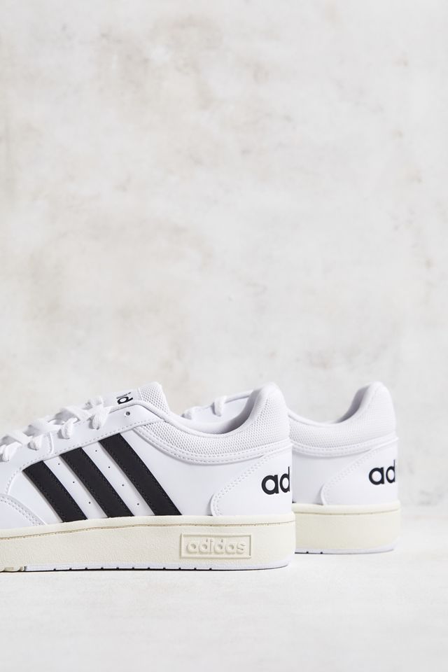adidas – Niedrig geschnittene Sneaker „Hoops 3.0" in Weiß und Schwarz #4