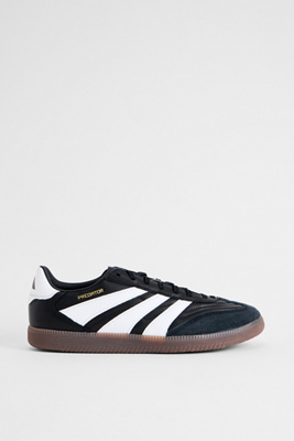Predator Freestyle Indoor Boots Trainers - UK 9 at Urban Outfitters - adidas - Modalova