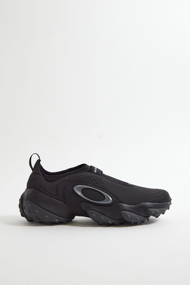 Oakley Edge Icon Blackout Trainers | Urban Outfitters UK