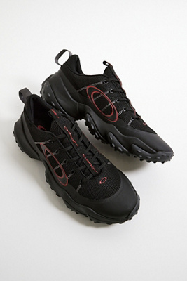 Oakley Edge Flex Trainers | Urban Outfitters FR