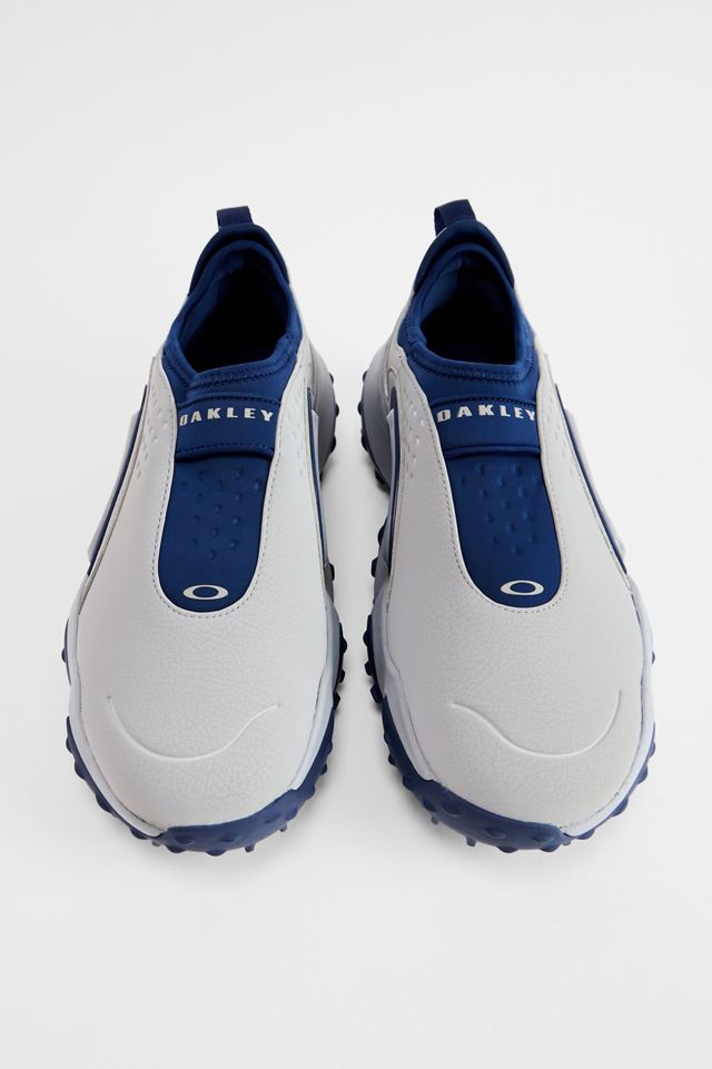 Oakley Cement & Navy Edge Icon Trainers | Urban Outfitters UK