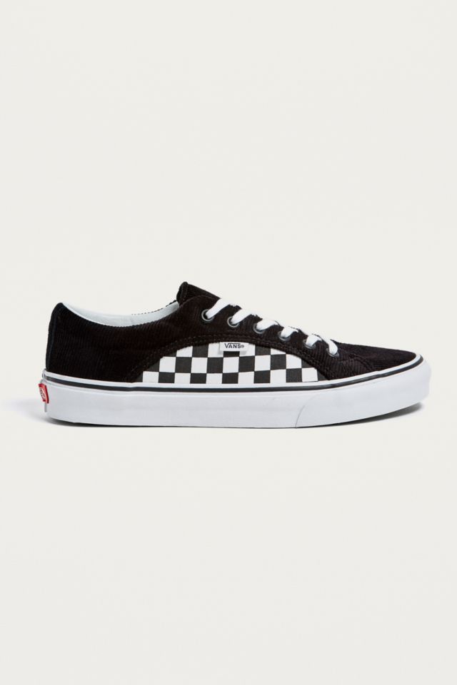 Checkerboard store lampin vans