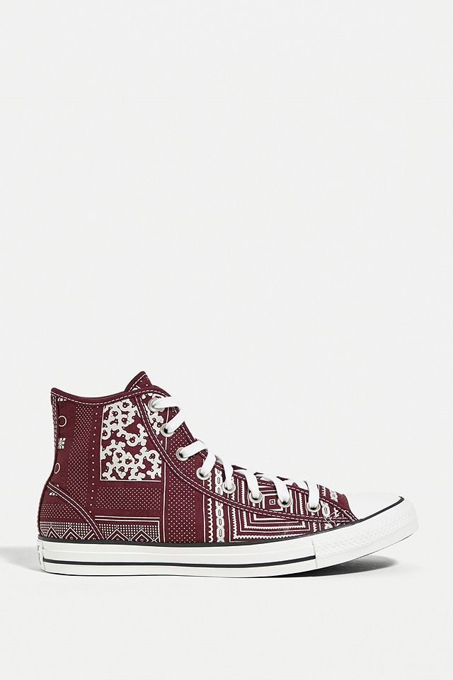 urbanoutfitters.com | Sneaker Chuck Taylor All Star in Burgunderrot im geometrischen Design