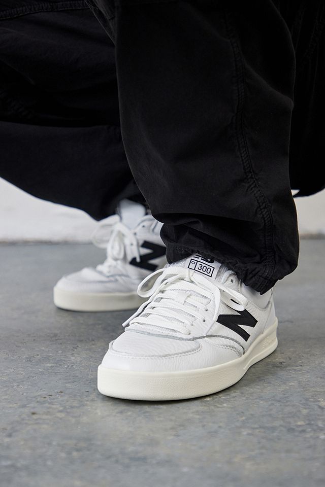Poort West Schat New Balance White & Black CT300 Court Trainers | Urban Outfitters UK