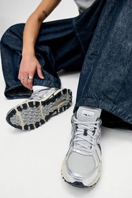 New Balance Silberne 410V5 Turnschuhe