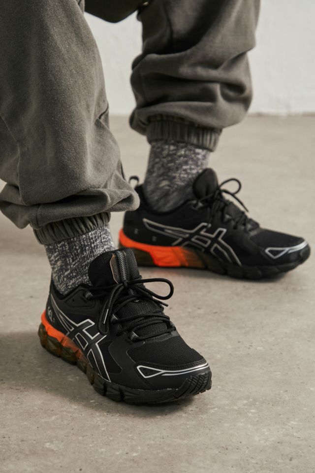 Black best sale asics trainers