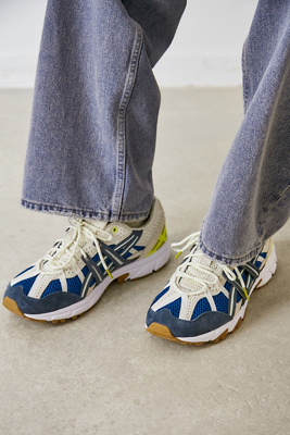 asics sonoma trainers