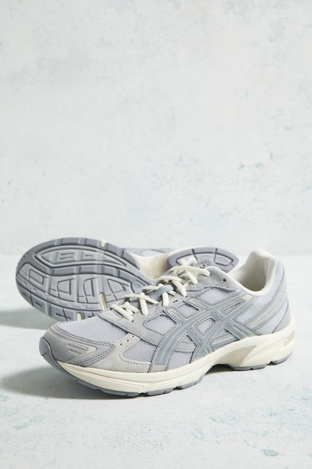 Asics deals grey trainers