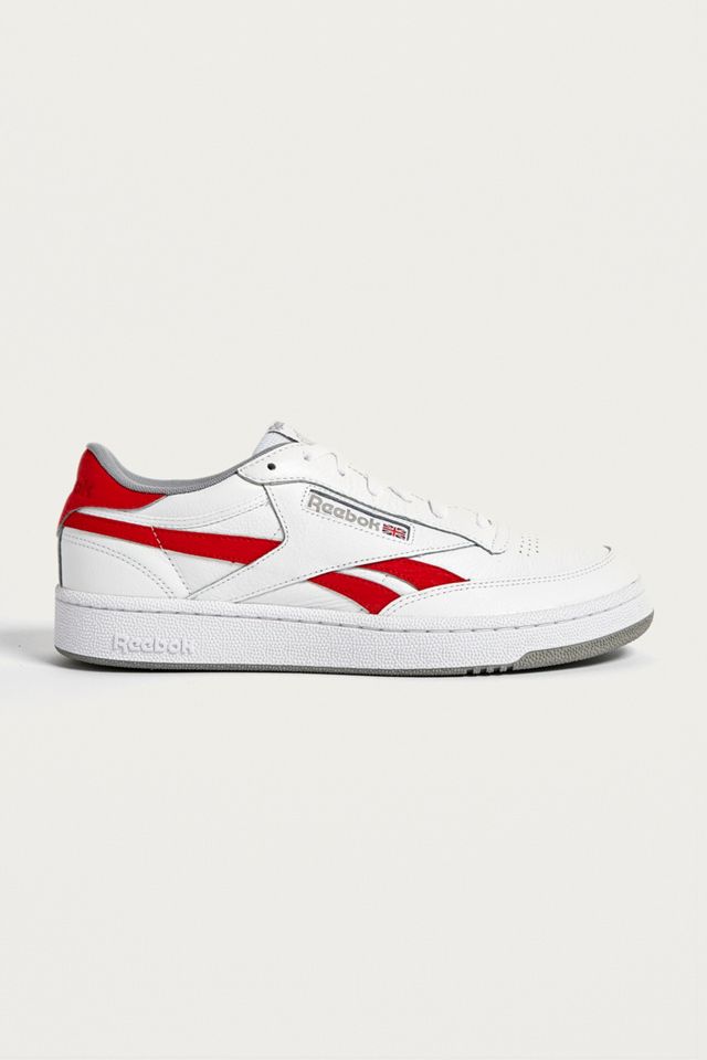 Reebok - Baskets Revenge Plus rouges et blanches | Urban Outfitters FR