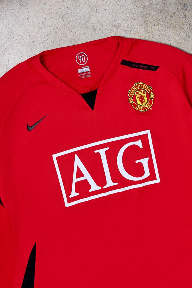 Urban Renewal One-Of-A-Kind Thrifty Towel Manchester United 2004/06 Training Football Shirt #1