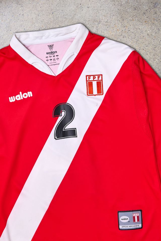 Urban Renewal One-Of-A-Kind Thrifty Towel Peru Away 2004/06 Football Shirt #2
