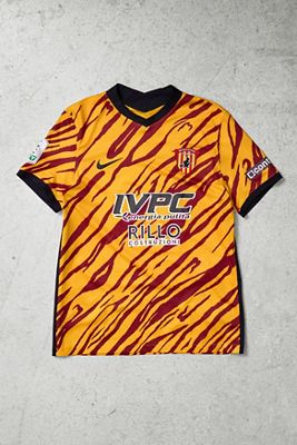 Urban Renewal One-Of-A-Kind Thrifty Towel Benevento Home 2022/23 Football Shirt