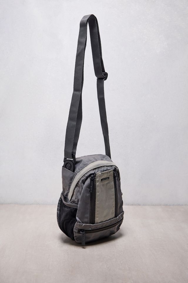 One-Of-A-Kind Vintage 2000s Nike Plate Logo Sling Bag #1