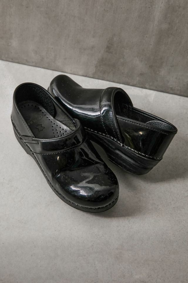 Dansko black patent leather hot sale clogs