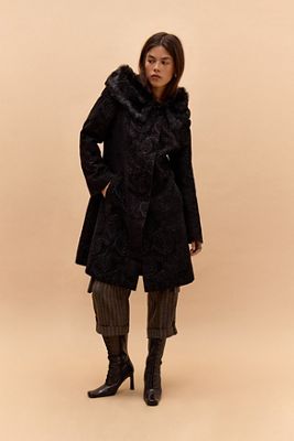 One-Of-A-Kind Victorian Minimalism Novelti Fur Collar Coat