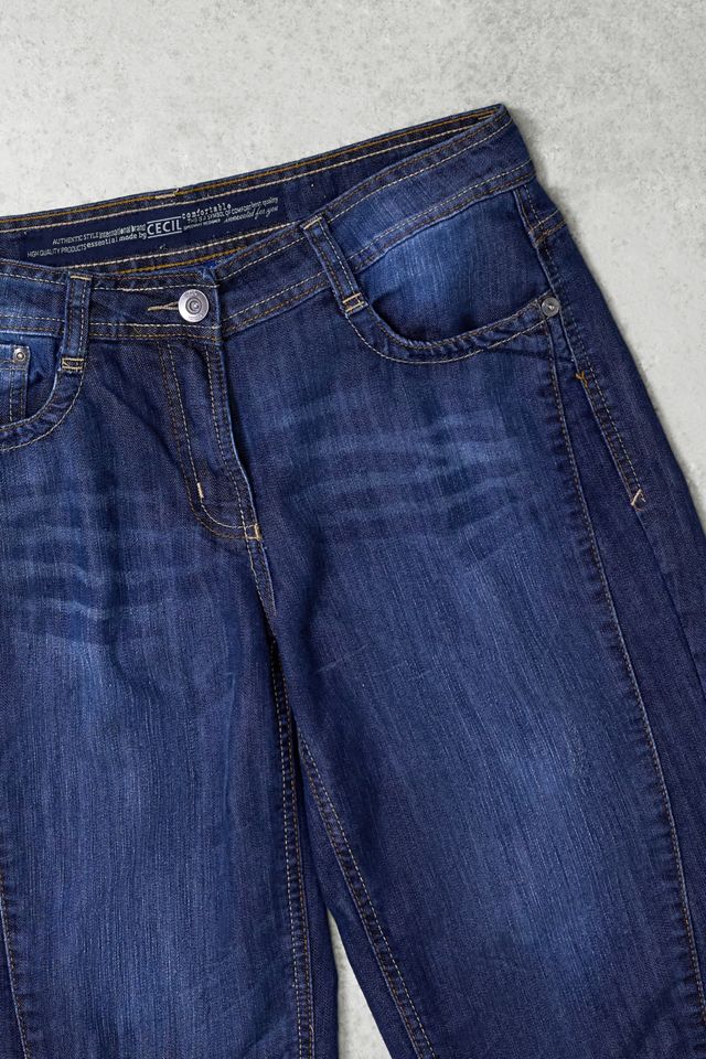 One-of-a-Kind Grunge Cecil Twist Raw Denim Capris #2
